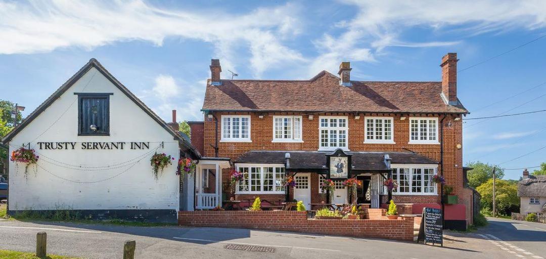 The Trusty Servant Inn Lyndhurst Exterior photo